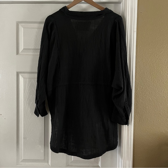 Lightweight button up - Picture 3 of 3